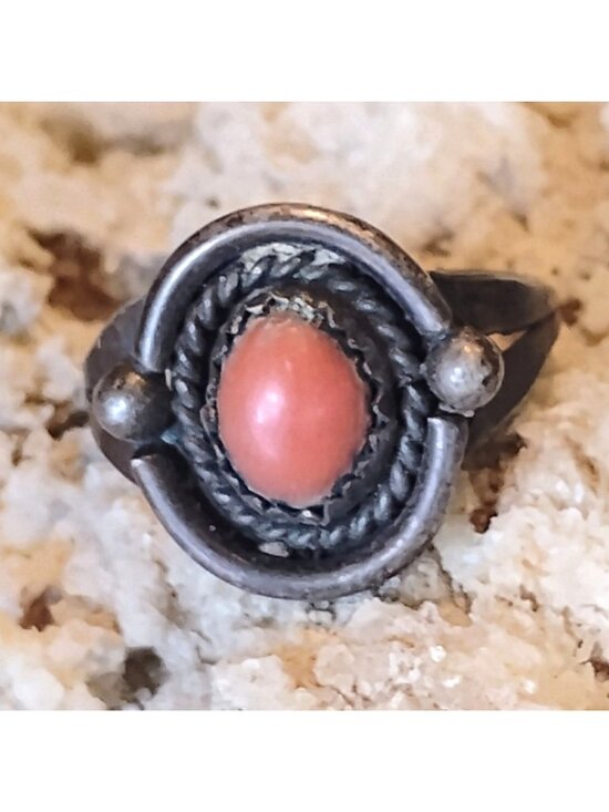 Navajo Jewelry - Vitg Navajo Old Pawn Sterling Silver Coral Ring Size 7.5 Oval Braided Setting